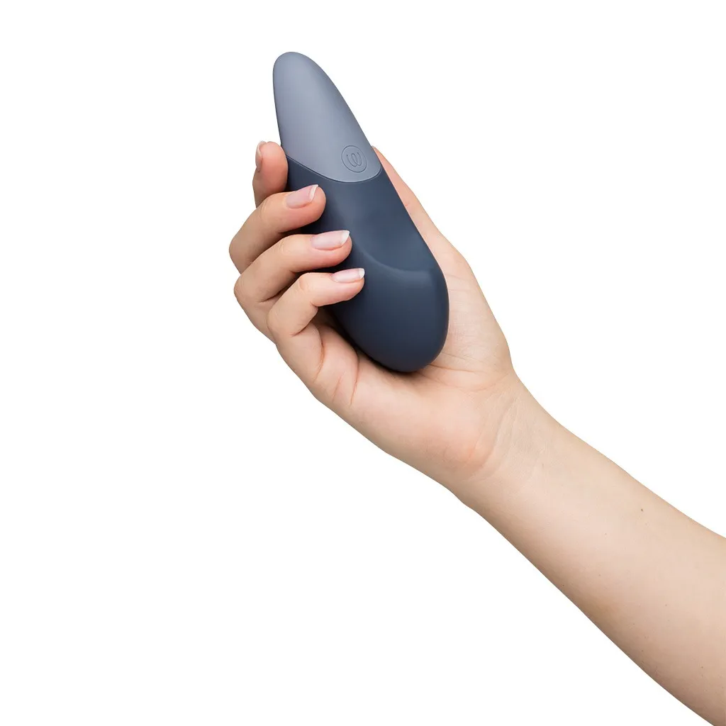 Womanizer Vibe - Dark Blue in hand